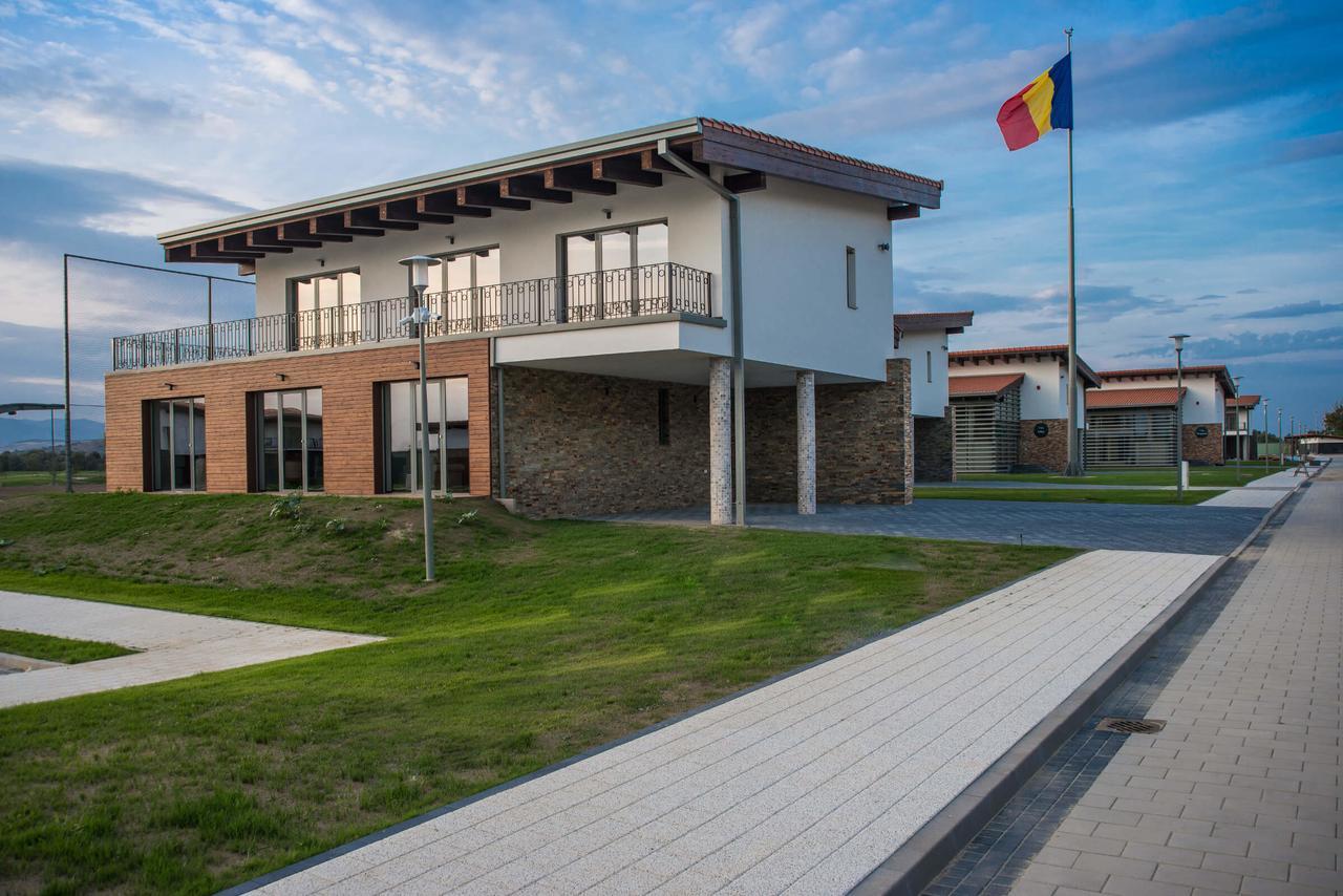 Theodora Golf Club Hotel Alba Iulia Exterior photo